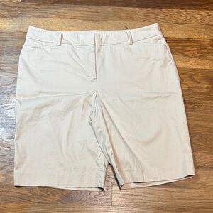 TALBOTS The perfect short size 12